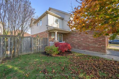 788 Silversmith St, Home with 3 bedrooms, 2 bathrooms and 3 parking in London ON | Image 2