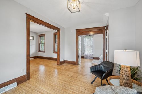 909 22nd Ave Ne, Minneapolis, MN, 55418-3605 | Card Image