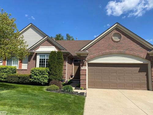 8131 Huntington Ridge Ct, Washington Township, MI, 48094-2278 | Card Image