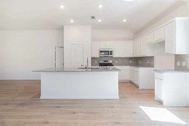 249 Edgewater Dr, House other with 4 bedrooms, 2 bathrooms and 2 parking in West Columbia TX | Image 11