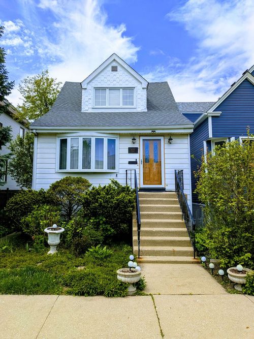 4330 N Avers Avenue, Chicago, IL, 60618 | Card Image