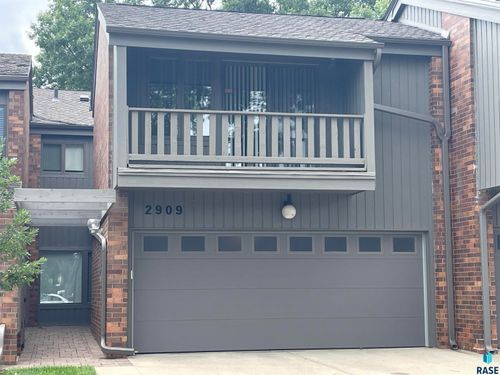 2909 S Ridgeview Way, Sioux Falls, SD, 57105-4245 | Card Image