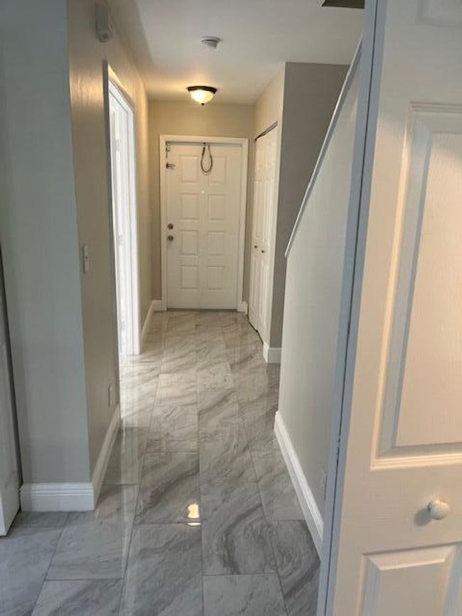 9826 Kamena Cir, Condo with 3 bedrooms, 3 bathrooms and null parking in Boynton Beach FL | Image 6