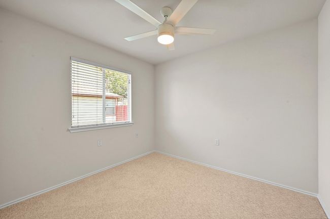 402 Colonial Park Blvd, House other with 3 bedrooms, 2 bathrooms and 2 parking in Austin TX | Image 14