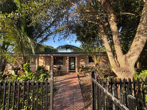 111 Ne 175th St, North Miami Beach, FL, 33162-1707 | Card Image