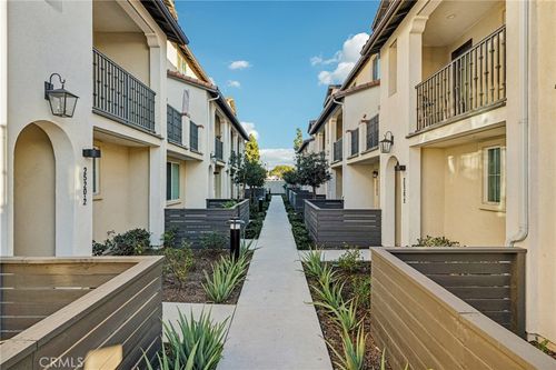 6-2520 Valentina Way, Commerce, CA, 90040-2627 | Card Image