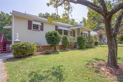 Ranch-style home with a front yard | Image 2