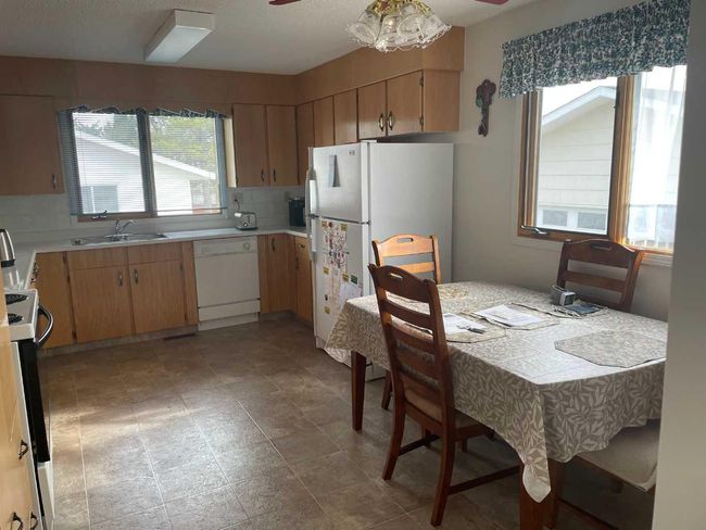 11823 102 Ave., House other with 3 bedrooms, 2 bathrooms and 4 parking in Fairview AB | Image 6