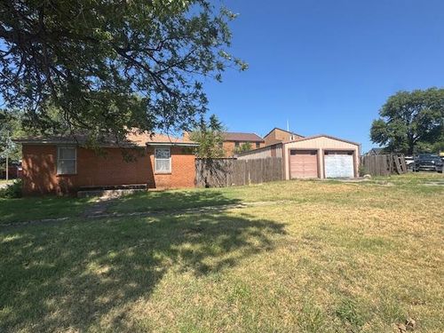111 E Locust Ave, Sayre, OK, 73662-2746 | Card Image