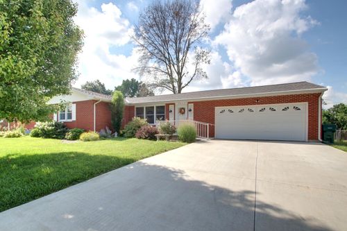 3930 Pine Tree Rd, Quincy, IL, 62305-5857 | Card Image
