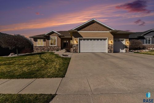 2108 S Silverpine Ct, Sioux Falls, SD, 57110-8803 | Card Image