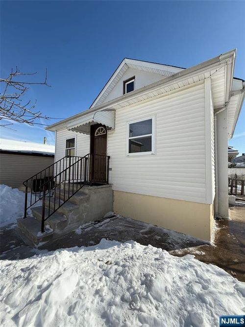 172 Humboldt St, East Rutherford, NJ, 07073-1735 | Card Image