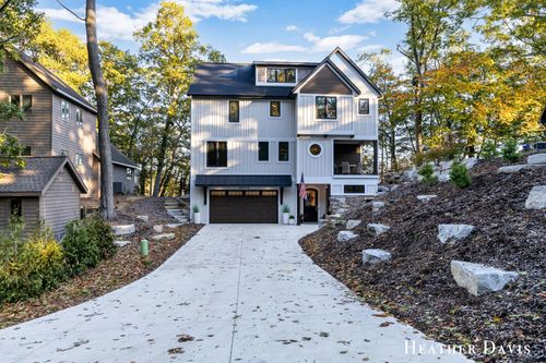 16976 Lake Ave, West Olive, MI, 49460-9132 | Card Image