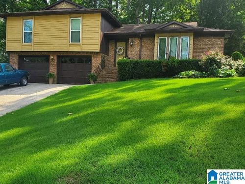 829 Seven Springs Dr, BIRMINGHAM, AL, 35215-5129 | Card Image