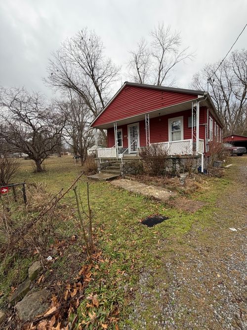 418 W Harrison St, Carrier Mills, IL, 62917-1214 | Card Image