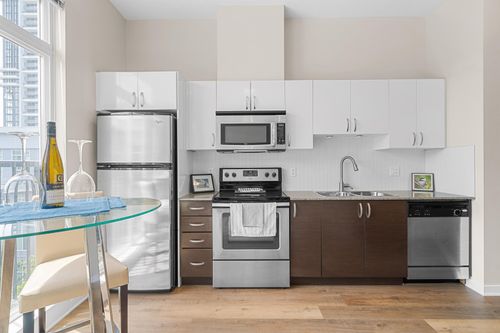 513-13728 108 Ave, Surrey, BC, V3T0G2 | Card Image
