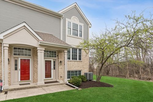 2779-2779 Woodmere Dr, Darien, IL, 60561-1792 | Card Image
