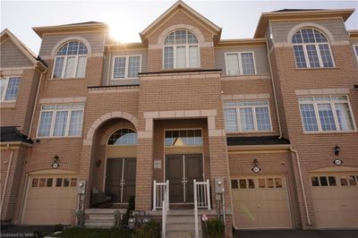 4047 Maitland St, Townhouse with 3 bedrooms, 2 bathrooms and 2 parking in Beamsville ON | Image 1