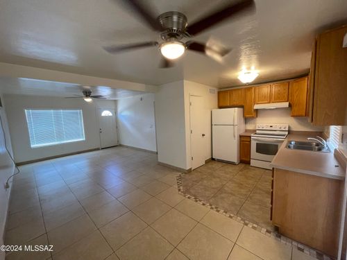 7105 E Lakeside Dr, Tucson, AZ, 85730-3314 | Card Image