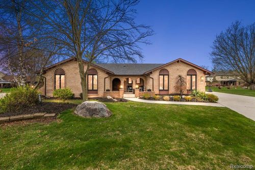 34765 Northland Dr, Livonia, MI, 48152-1138 | Card Image