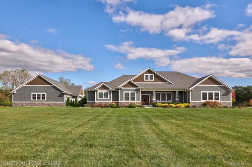 3002 Boice Dr, Birch Run, MI, 48415-9449 | Card Image