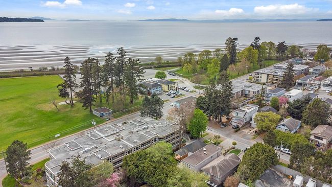 828 Kent Street, House other with 2 bedrooms, 1 bathrooms and 4 parking in White Rock BC | Image 36