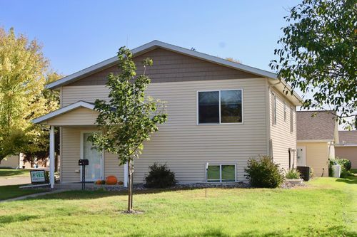 130 12th St N, Breckenridge, MN, 56520-1802 | Card Image