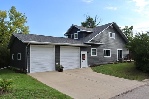 137 Center St S, Lake Benton, MN, 56149-1505 | Card Image