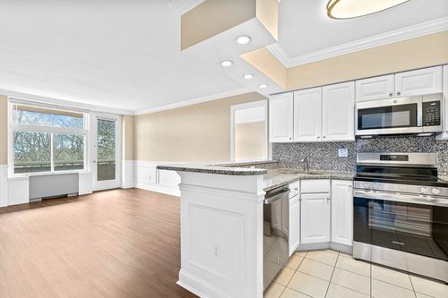 38-36 Eliot St, Milton, MA, 02186-3022 | Card Image
