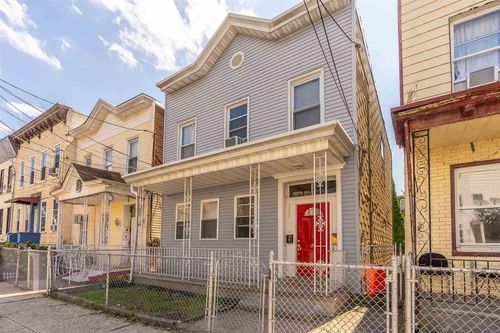535 28th St, Union City, NJ, 07087-3801 | Card Image