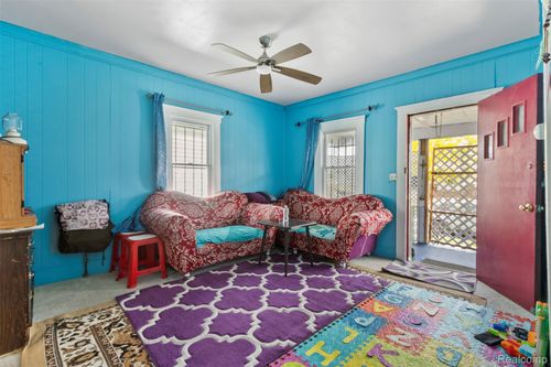 5151 Yemans St, Hamtramck, MI, 48212-3343 | Card Image