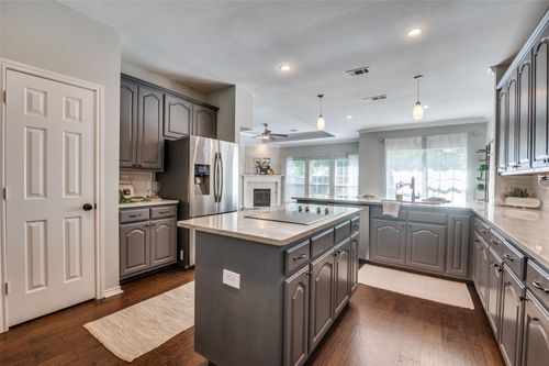 6308 Bittersweet Dr, Arlington, TX, 76001-5664 | Card Image