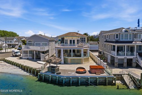 2011 Sunset Ave, Surf City, NJ, 08008-5570 | Card Image