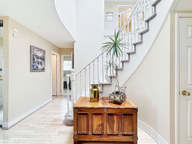 17 Colvin Cres, House other with 5 bedrooms, 4 bathrooms and 3 parking in Thornhill ON | Image 5