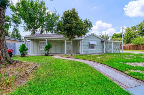 7557 Meadowview Dr, Houston, TX, 77037-4316 | Card Image