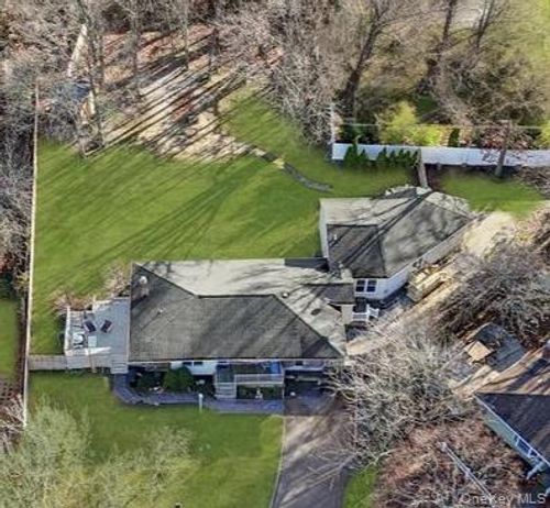 10 Westwind Dr, Bohemia, NY, 11716-3508 | Card Image