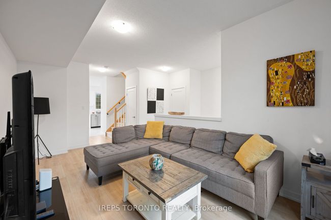 84 Lyall Stokes Cir, House attached with 4 bedrooms, 3 bathrooms and 1 parking in Mount Albert ON | Image 5