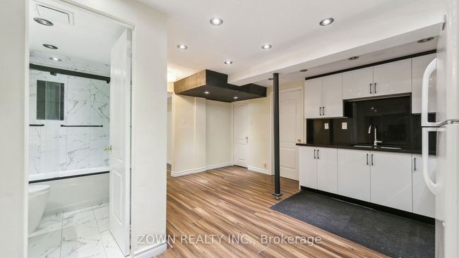 33 Dafoe Cres, House other with 6 bedrooms, 4 bathrooms and 2 parking in Brampton ON | Image 33