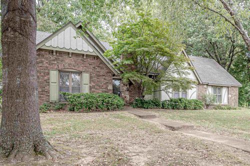 8382 Stone Creek Dr, Germantown, TN, 38138-7635 | Card Image