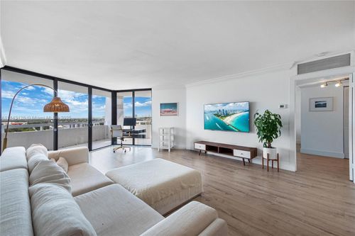 ph-9-2000 Towerside Ter, Miami, FL, 33138-2228 | Card Image