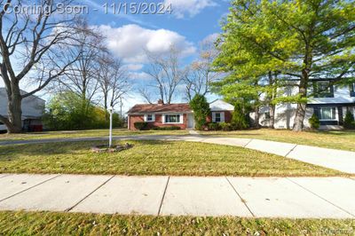 29645 Brentwood Street, Home with 3 bedrooms, 1 bathrooms and null parking in Southfield MI | Image 2