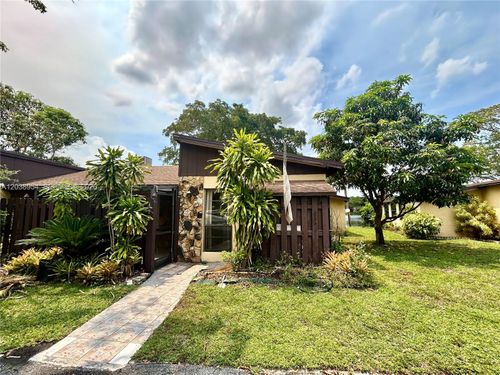 224-416 Briarwood Cir, Hollywood, FL, 33024-1390 | Card Image
