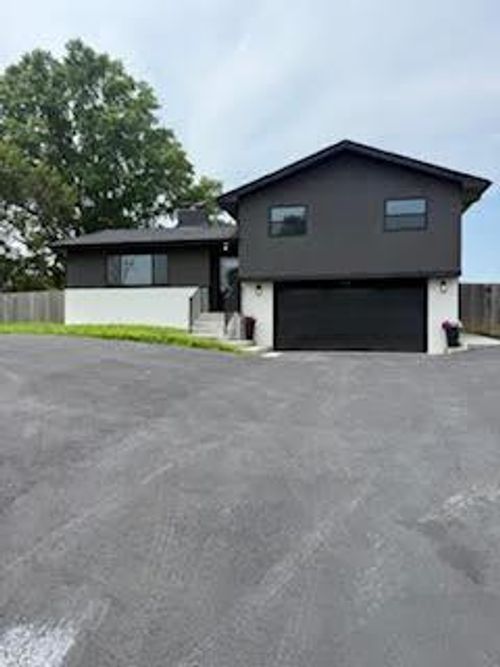 7404 Worthington Rd, Westerville, OH, 43082-8223 | Card Image
