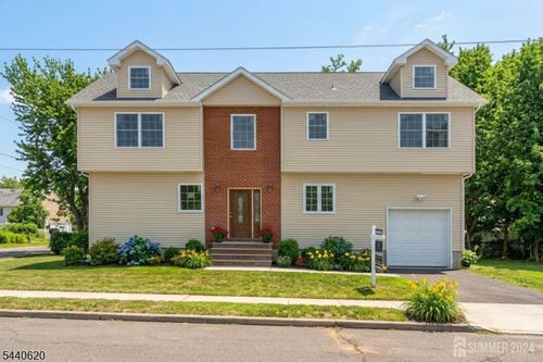 31 Davis Ave, Somerset, NJ, 08873-3667 | Card Image