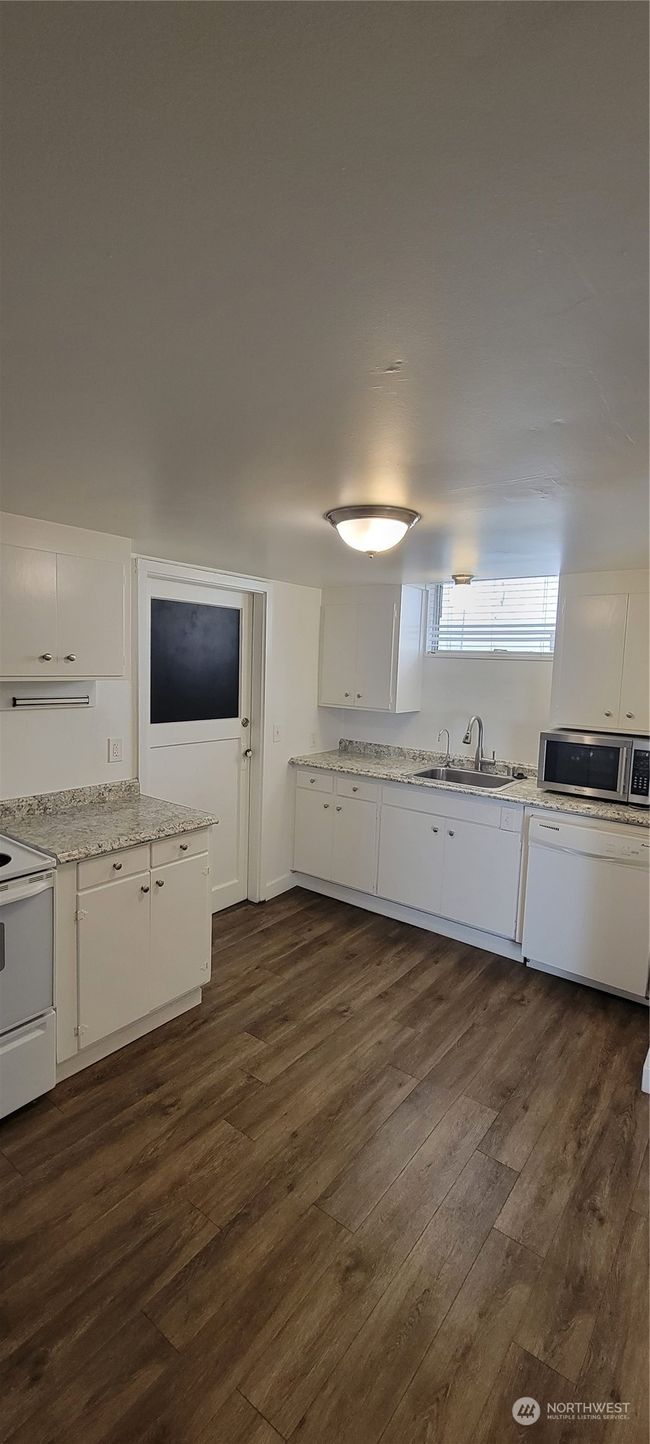 3206 16 Th Ave W, Home with 0 bedrooms, 0 bathrooms and 4 parking in Seattle WA | Image 7