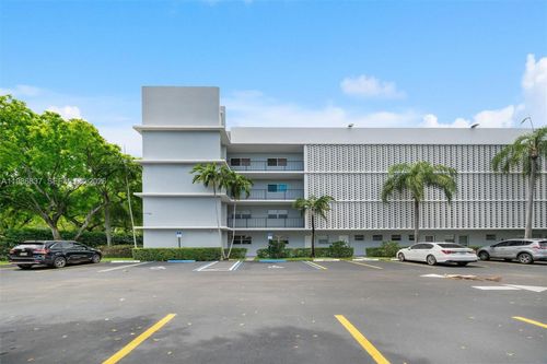 apt-202-871 Ne 195th St, Miami, FL, 33179-3402 | Card Image