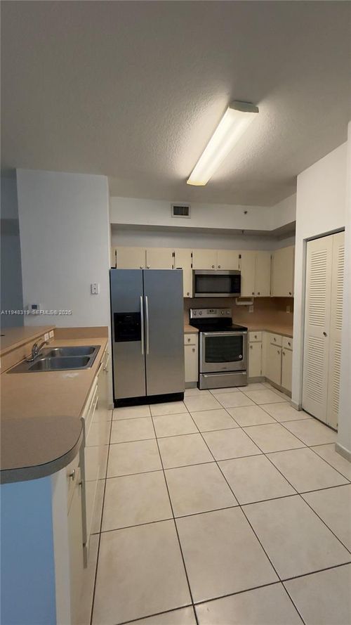 7-7290 Nw 114th Ave, Doral, FL, 33178-5576 | Card Image