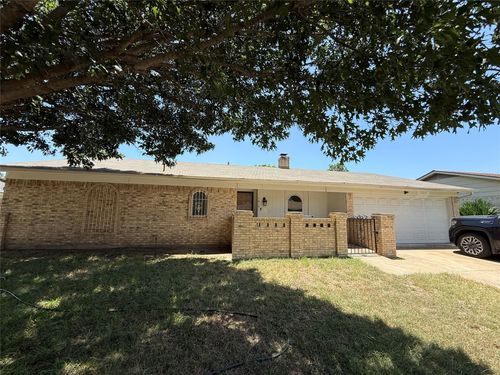 1413 Lamplighter Ln, Edgecliff Village, TX, 76134-2822 | Card Image