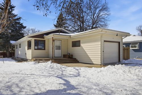 2702 9 1/2 St N, Fargo, ND, 58102-1370 | Card Image