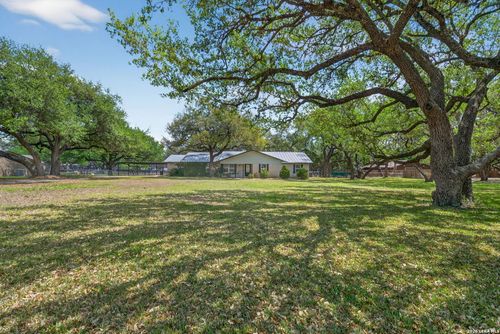 100 Crestline Dr, Pleasanton, TX, 78064-1505 | Card Image